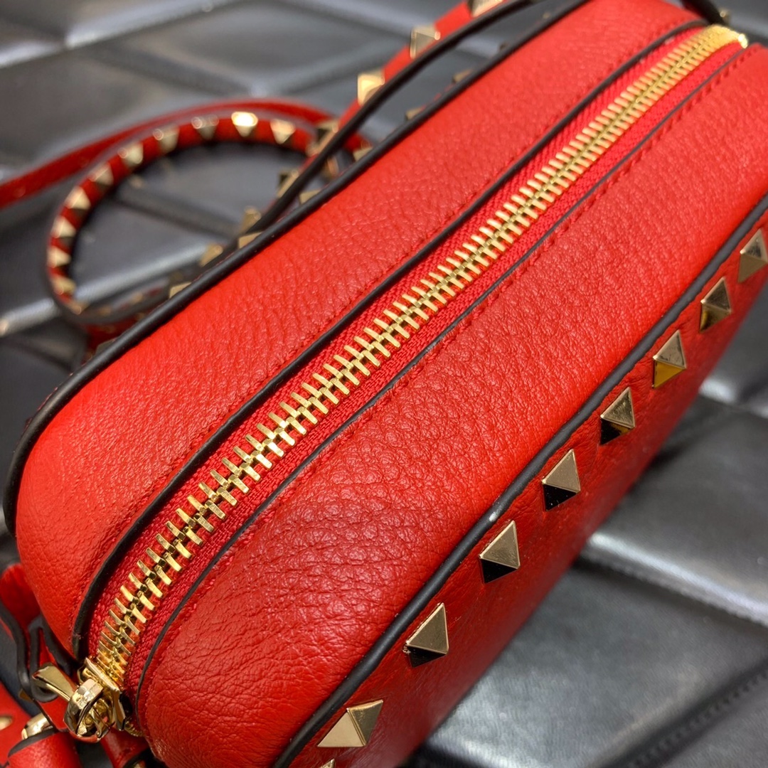 Valentino Garavani Rockstud Crossbody Camera Bag in Red Grainy Calfskin